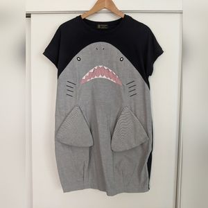 Rivet & Surge Shark Dresh, size large